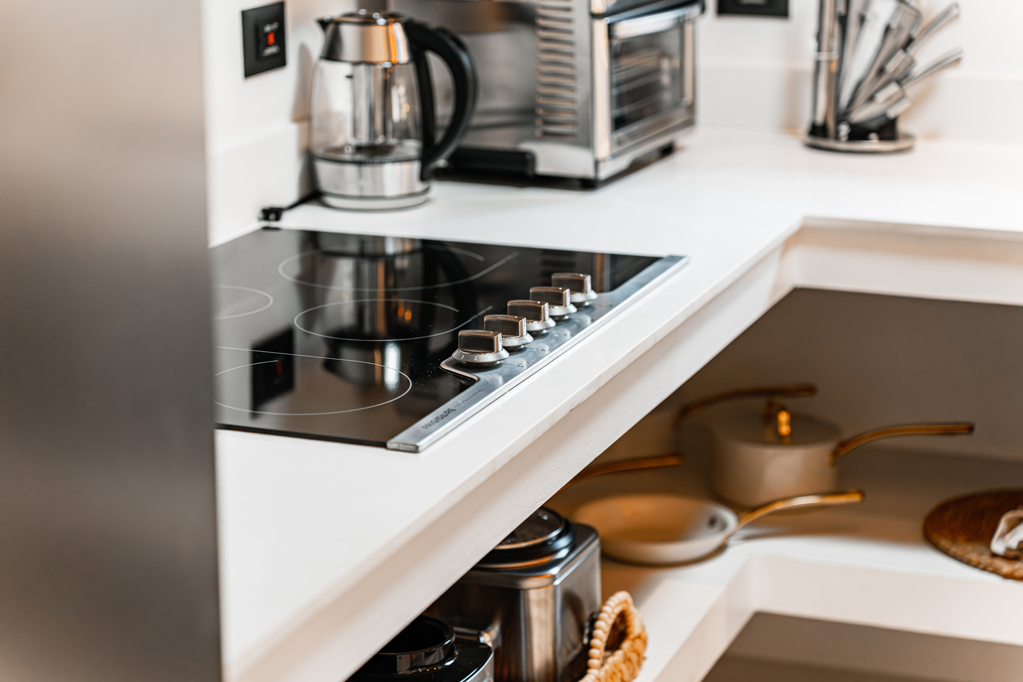 Serena villa kitchen stovetop with cookware